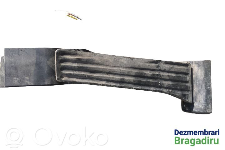 Akseleratora pedālis   6762480