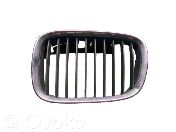 Front bumper upper radiator grill   7005837