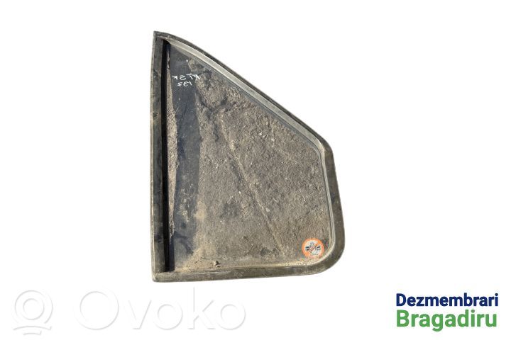 Ventanilla de ventilación de la puerta delantera cuatro puertas