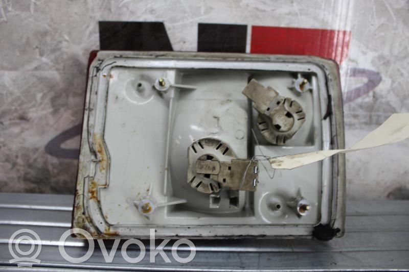 Audi 80 90 B3 Aizmugurējais lukturis virsbūvē 