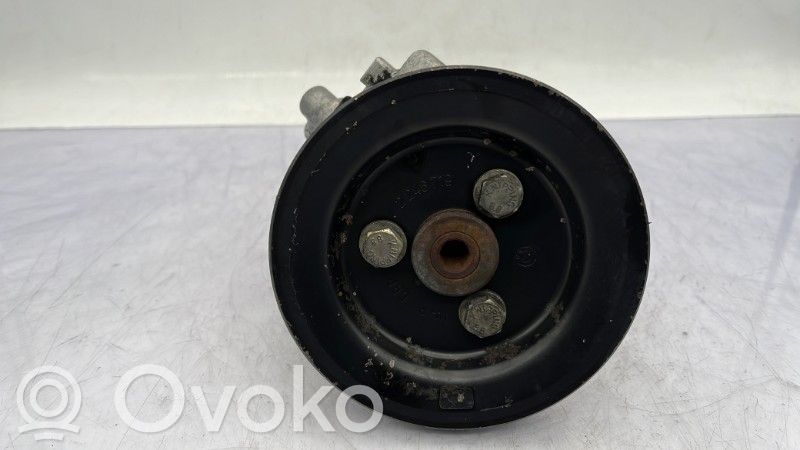 BMW 5 E39 Power steering pump 