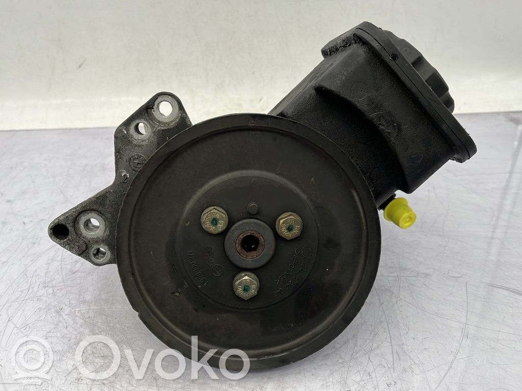 Ohjaustehostimen pumppu   32411095749