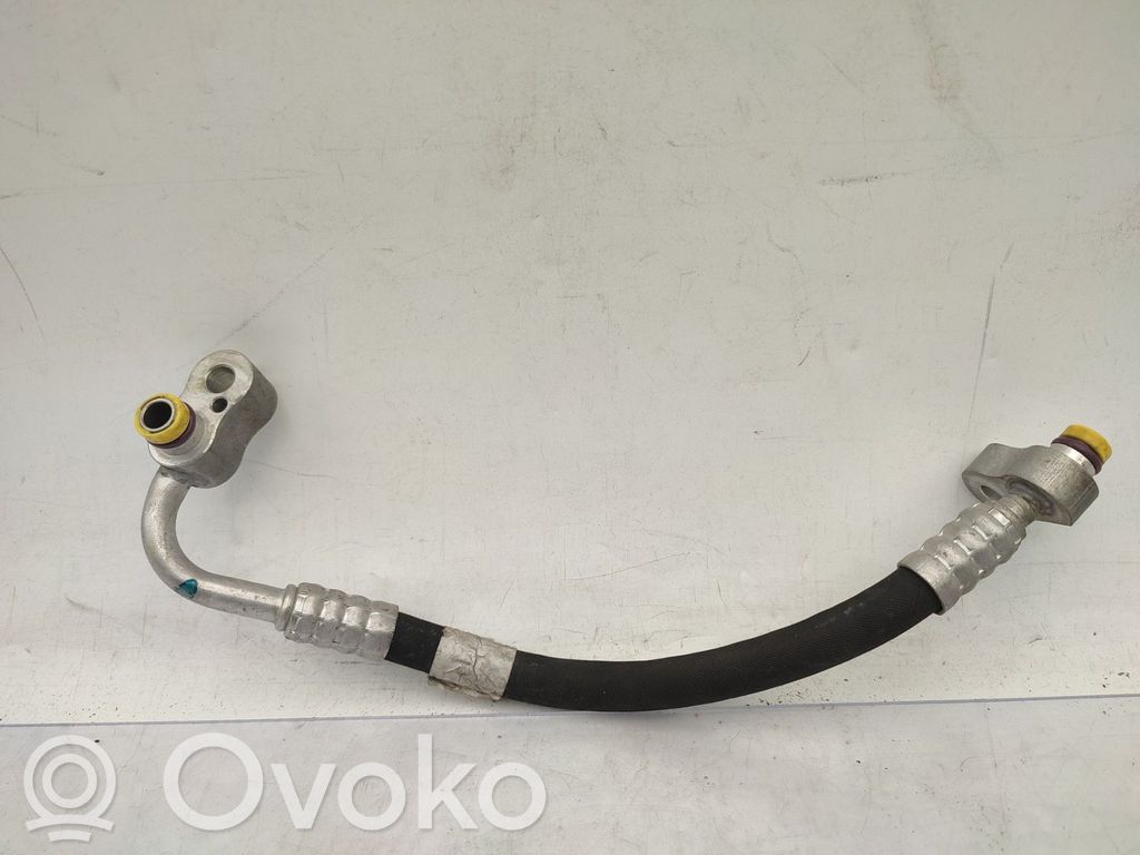 Ilmastointilaitteen putki (A/C)   64538379719
