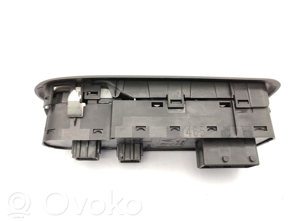 Electric window control switch   6490NR
