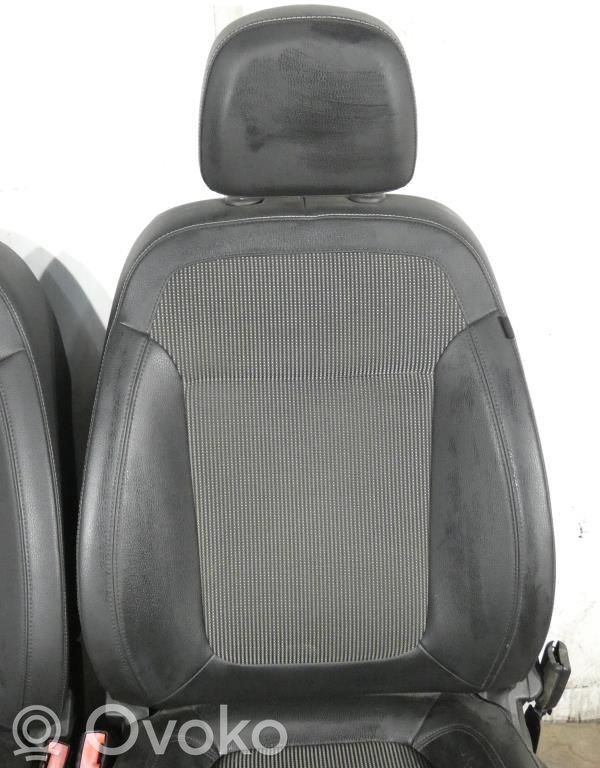 Opel Astra J Juego interior 