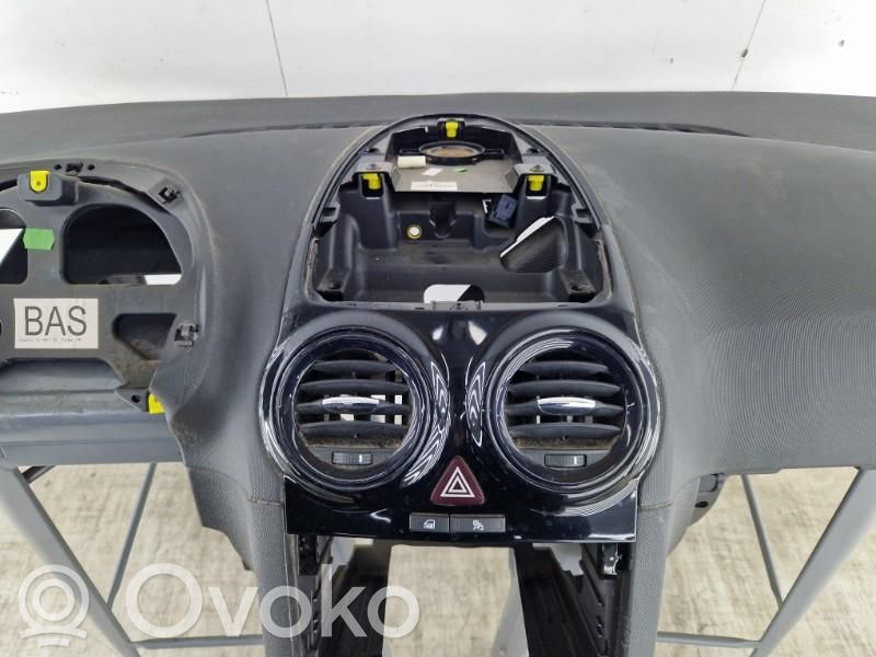 Opel Corsa D Panelis 