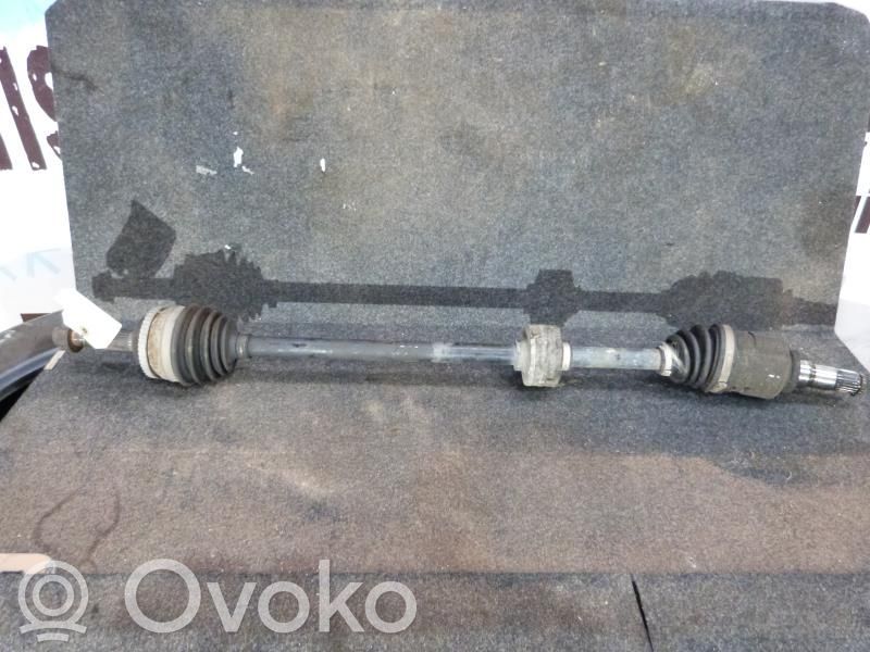 Toyota Yaris Półoś przednia 