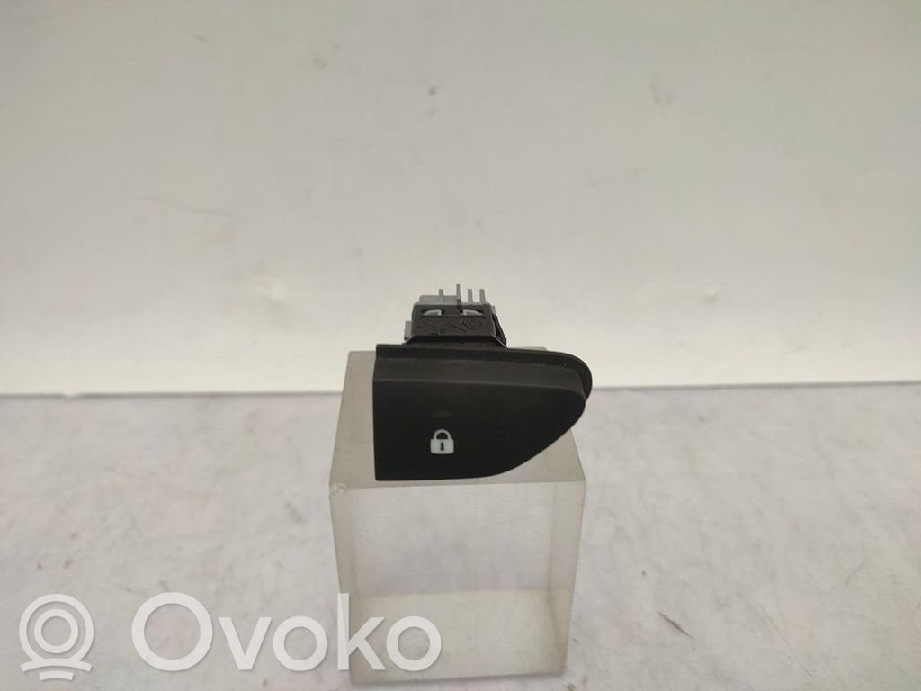 Dacia Duster Central locking switch button 