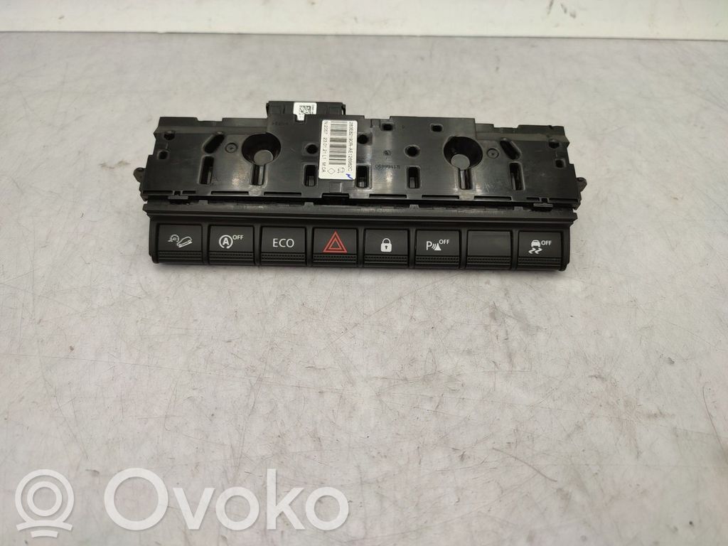 Dacia Duster II Hazard light switch 