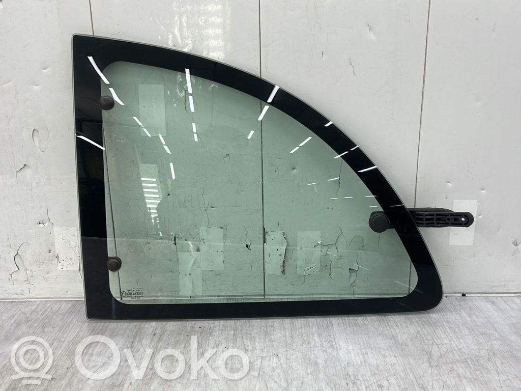 Rear side window   1086542