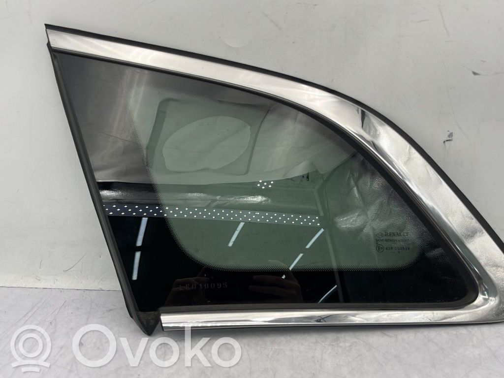 Rear side window   833073449R