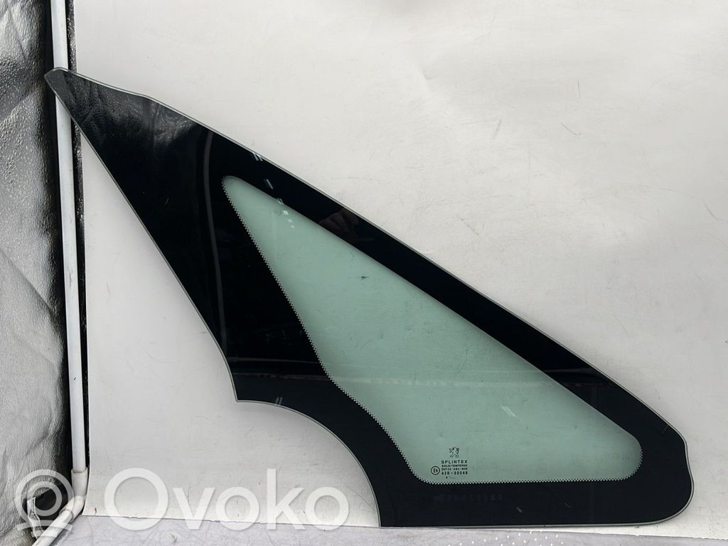 Peugeot 1007 Szyba przednia karoseryjna trójkątna 