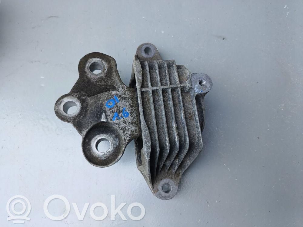 Opel Insignia B Gearbox mounting bracket 