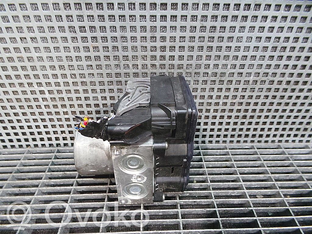 ABS-pumppu   8G912C405AB