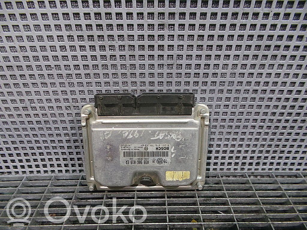 Volkswagen PASSAT B5.5 Unitate/modul de control motor