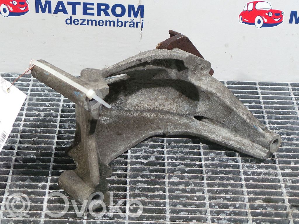 Volkswagen Amarok Engine mount bracket 
