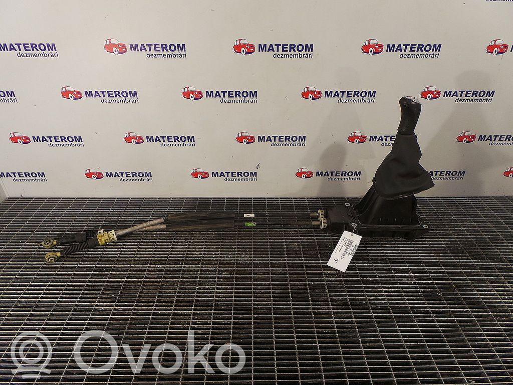 Renault Clio IV Pavarų perjungimo svirtis 