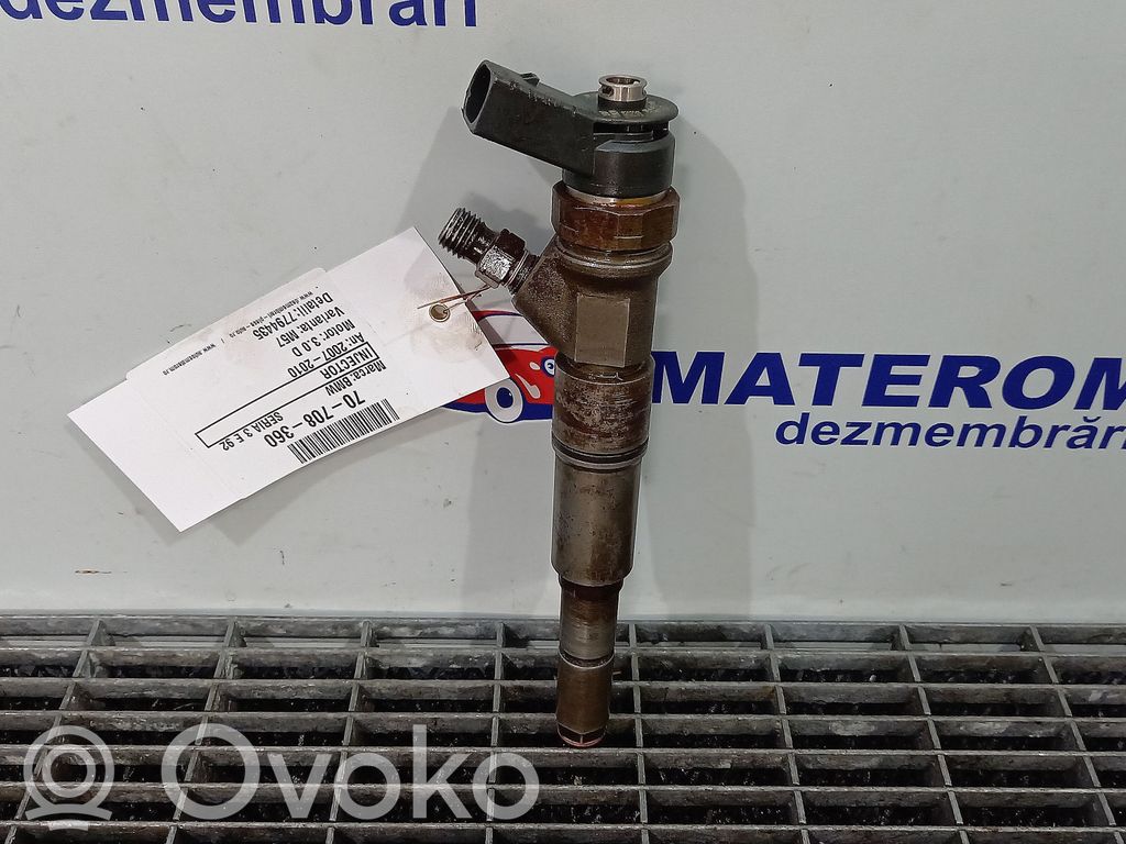 Fuel injector   7794435