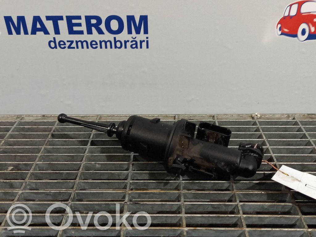 Audi Q3 8U Główny cylinder sprzęgła 