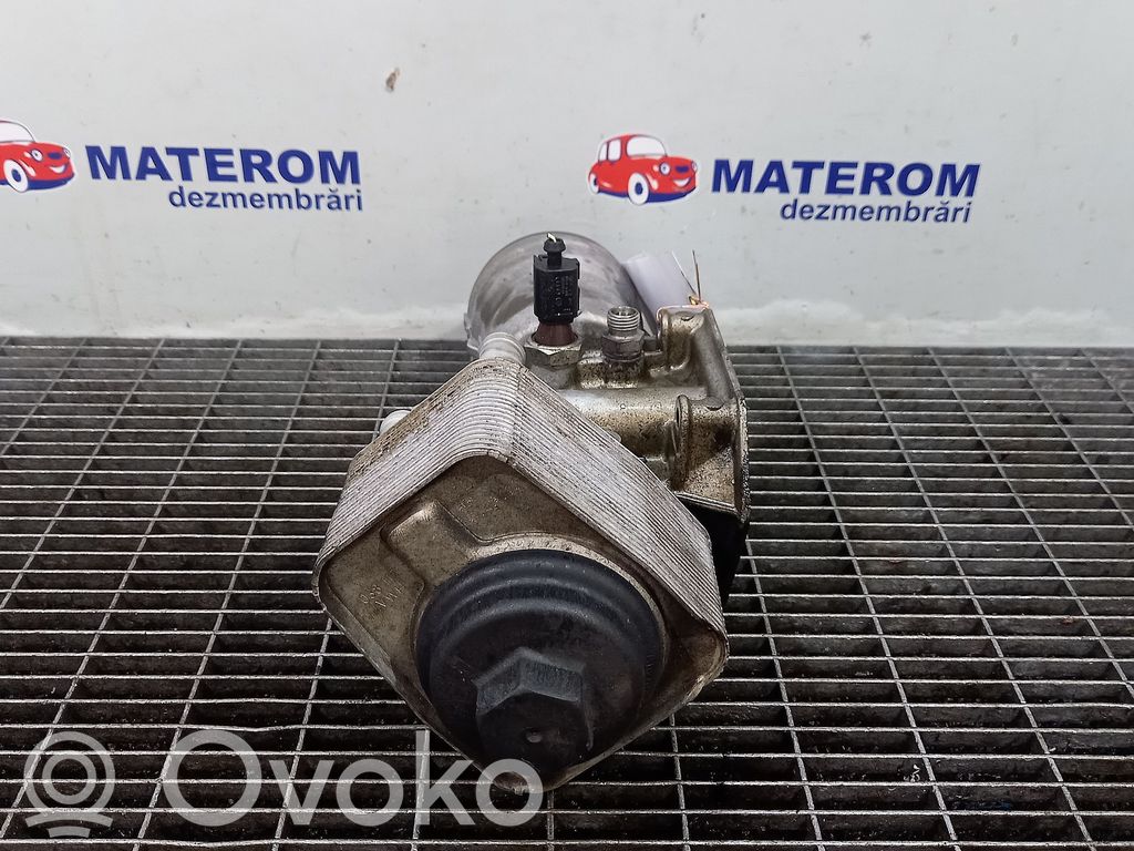 Audi A5 8T 8F Supporto di montaggio del filtro dell’olio 