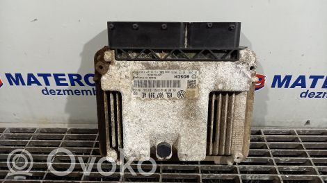Volkswagen PASSAT B7 Moottorin ohjainlaite/moduuli 