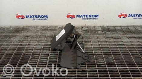 Front mudguard   8V4075101