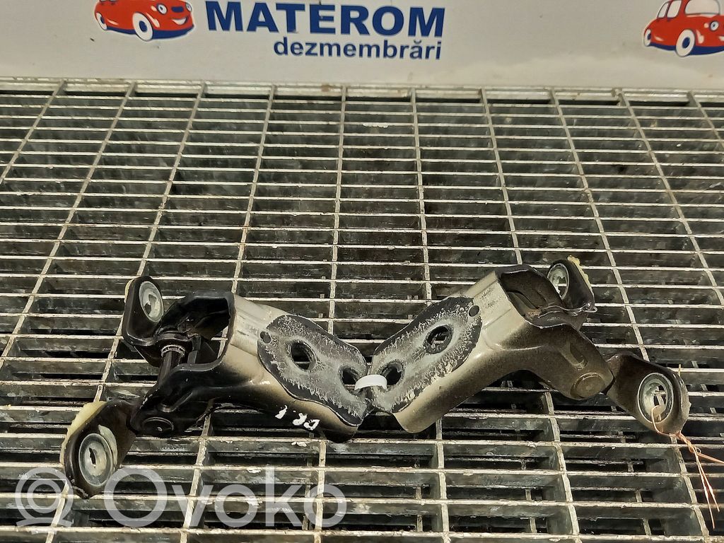 Nissan Juke I F15 Set balamale ușă față 