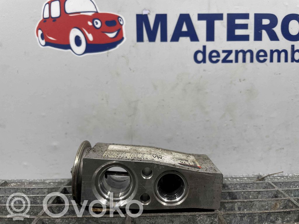 Volkswagen PASSAT B8 Inne części wnętrza samochodu 