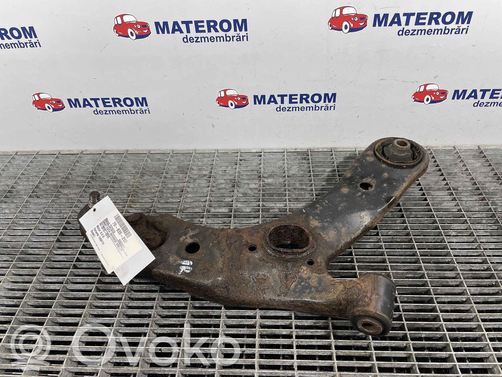 Toyota Avensis T270 Braccio di controllo sospensione anteriore 