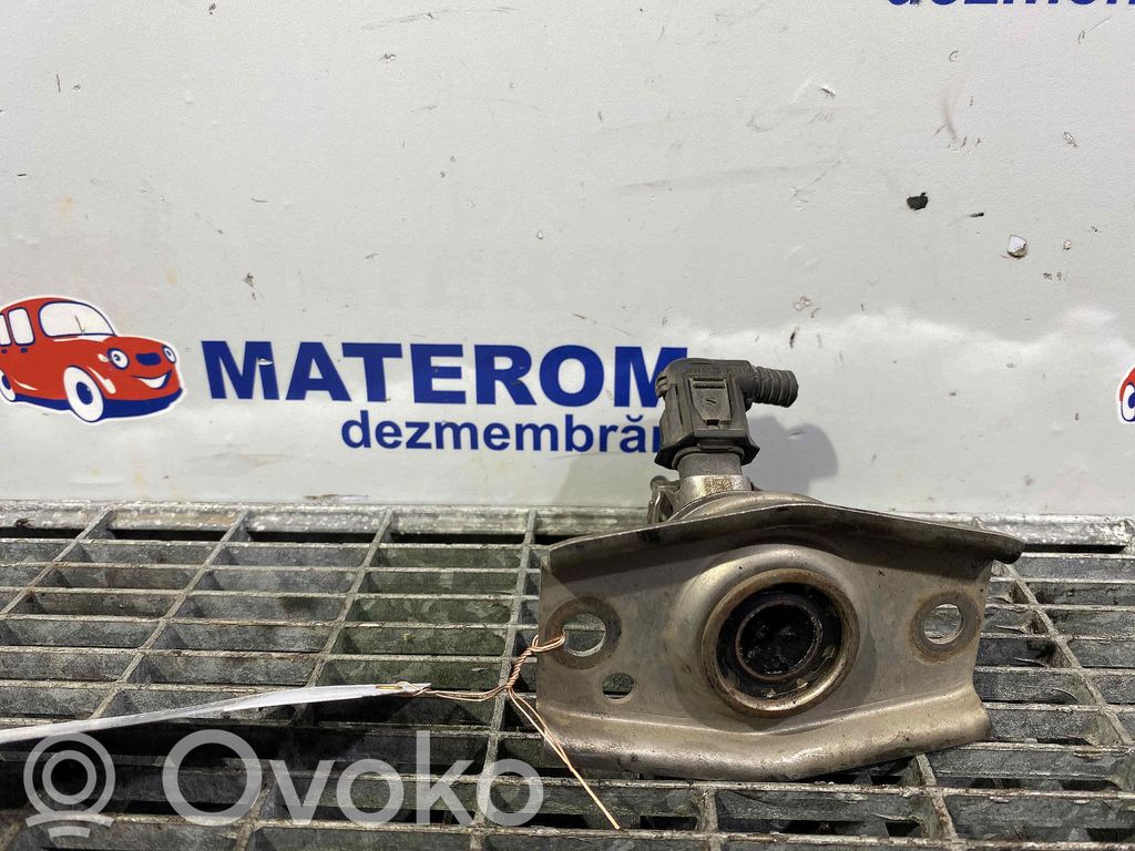 Opel Zafira C Inyector de combustible 