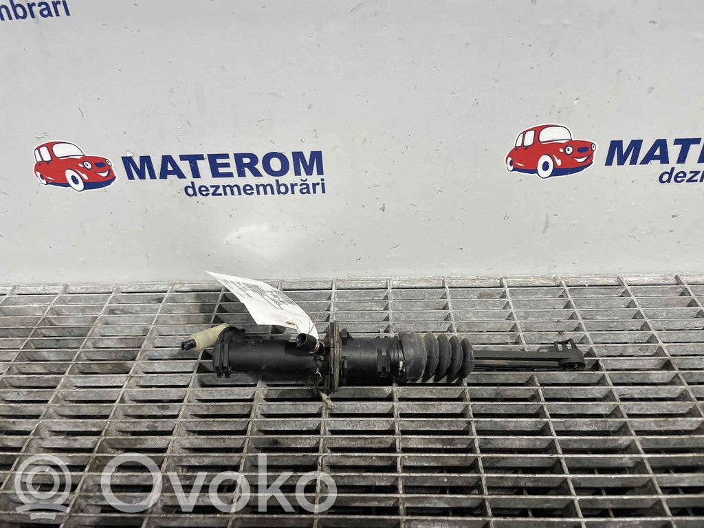 Dacia Duster Główny cylinder sprzęgła 