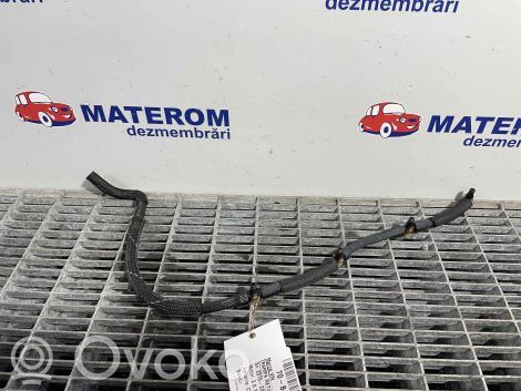 Volkswagen PASSAT B7 Tuyau de retour de carburant 