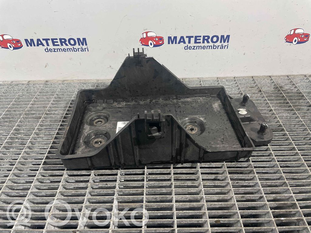 Mazda CX-5 Engine mount bracket 