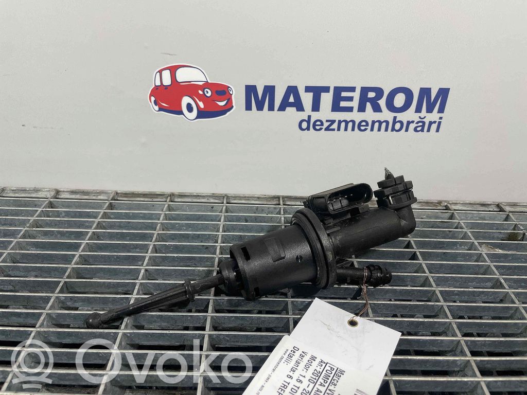 Volkswagen PASSAT B7 Pompa della frizione 
