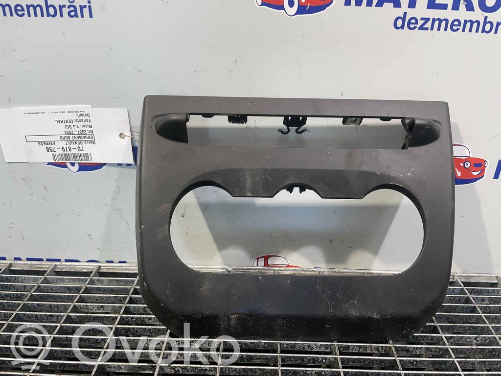 Renault Express Verkleidung Armaturenbrett Cockpit Mitte 