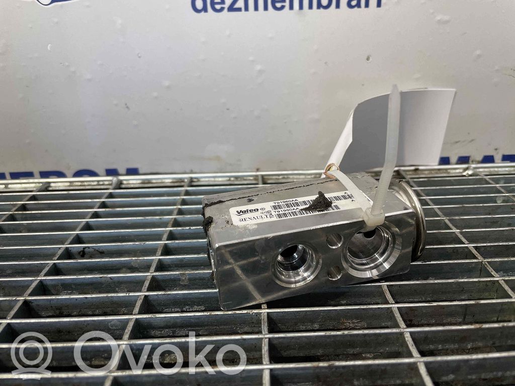 Inne części wnętrza samochodu   T61704A