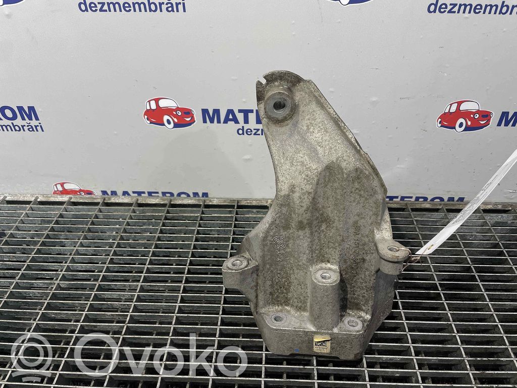 Mercedes-Benz E W212 Engine mount bracket 