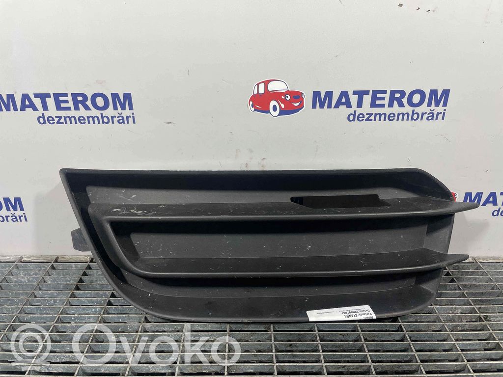 Audi A1 Grotelės apatinės (trijų dalių) 