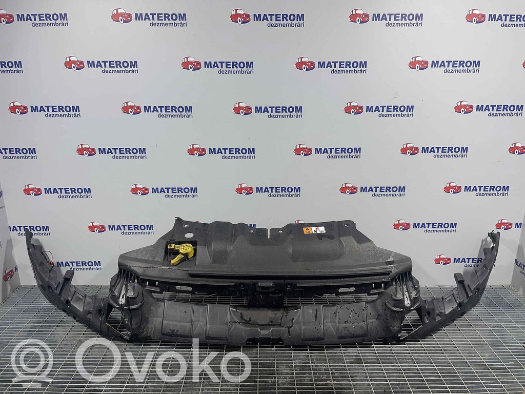 Ford Focus Front bumper mounting bracket 