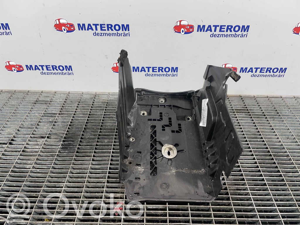 Volvo S60 Engine mount bracket 