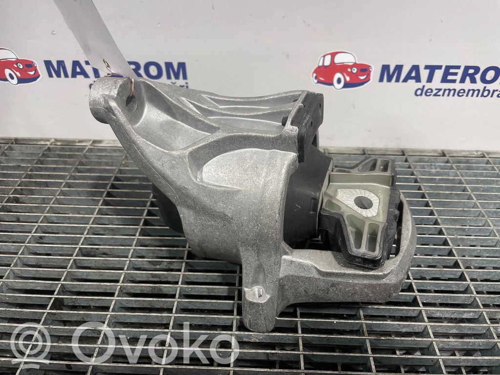 Engine mount bracket   8W0199371BT