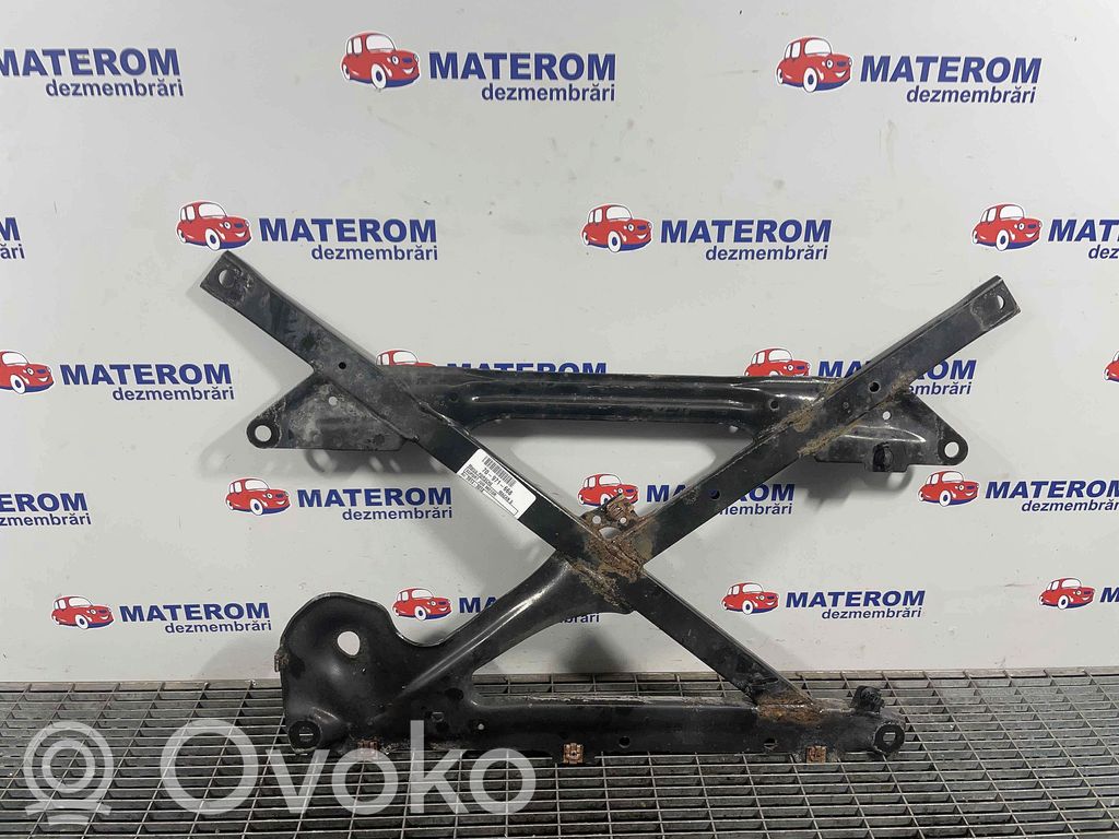 Engine mount bracket   8K2399345E