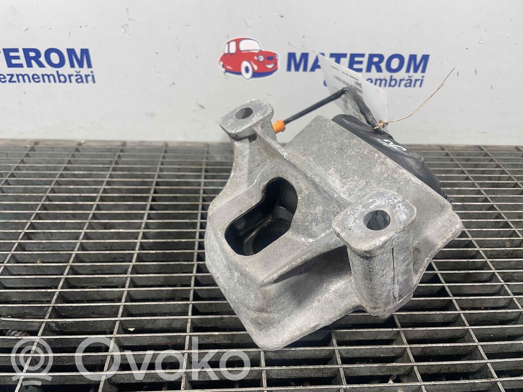 Porsche Macan (95B) Engine mount bracket 