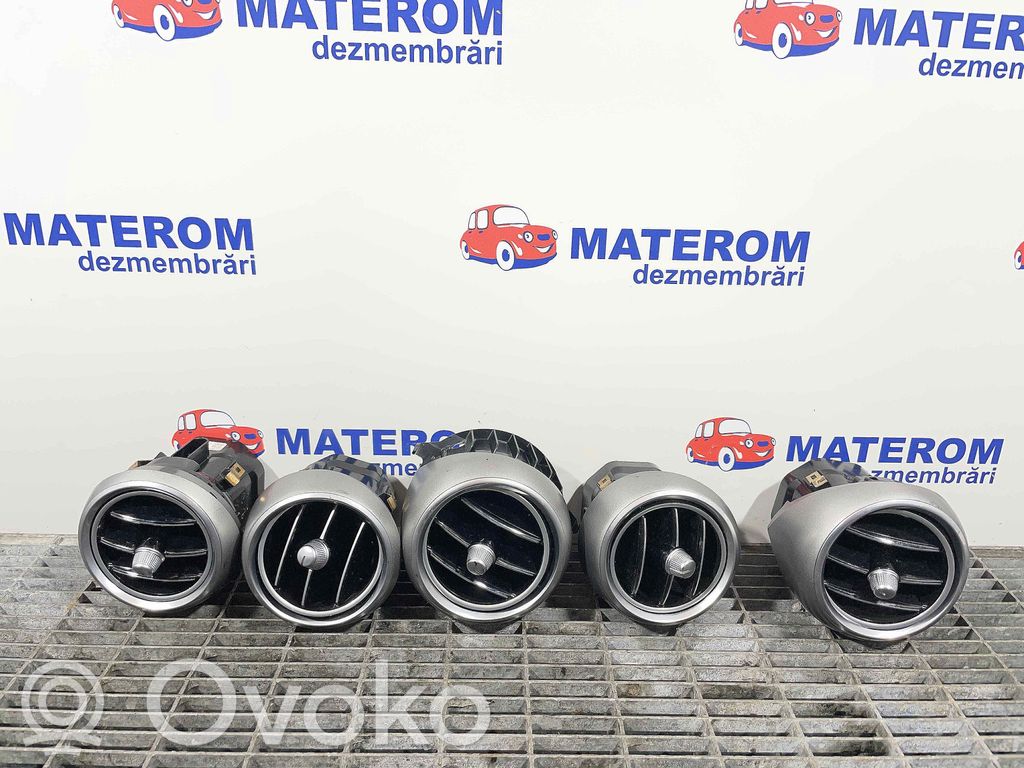Mercedes-Benz C W205 Griglia di ventilazione centrale cruscotto