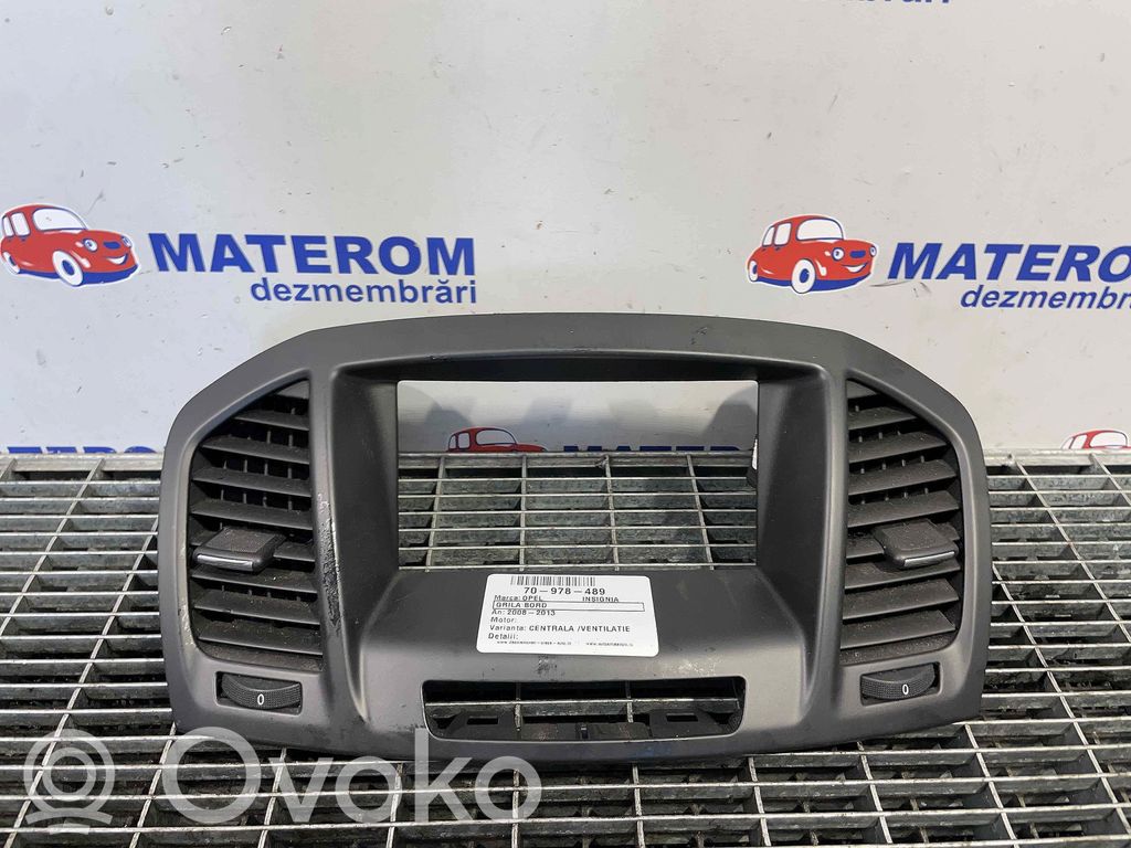Opel Insignia A Dysze / Kratki środkowego nawiewu deski rozdzielczej 