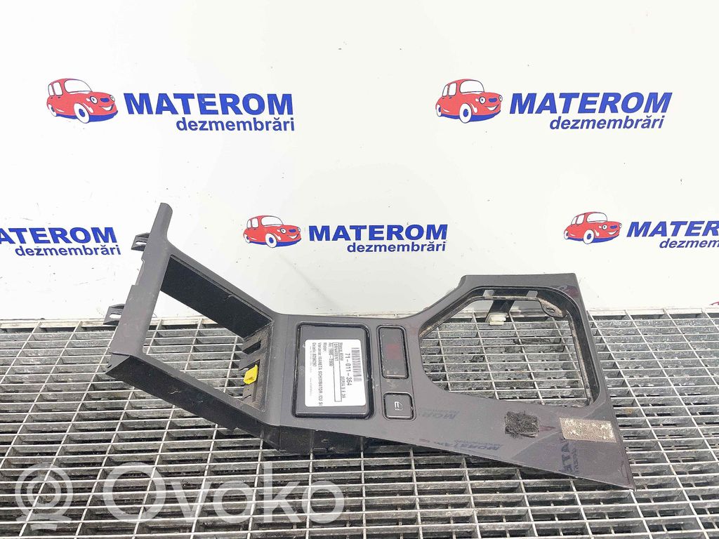 Bottom trim   8256297
