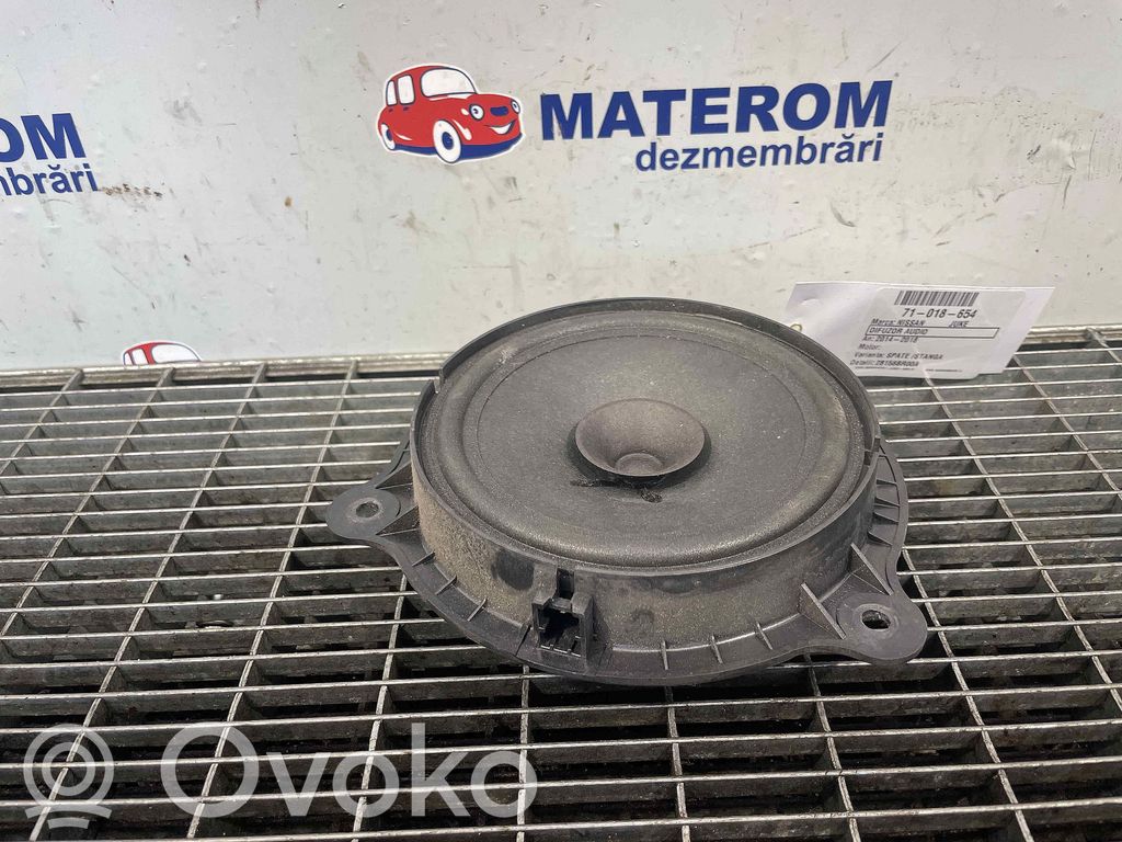 Nissan Juke I F15 Panel speaker 