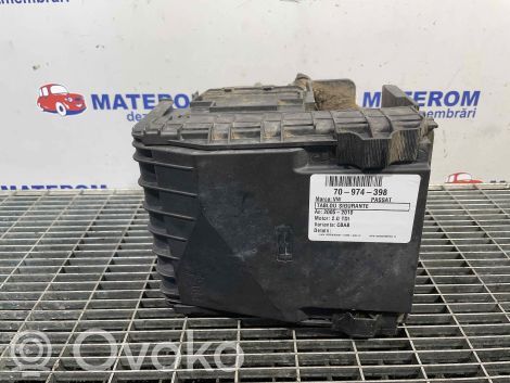 Volkswagen PASSAT B6 Sicherungskasten 