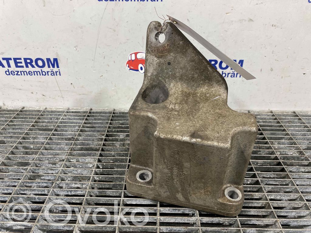 Engine mount bracket   04726019AC