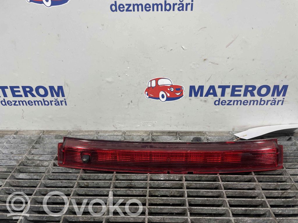 Kolmas/lisäjarruvalo   265902759R